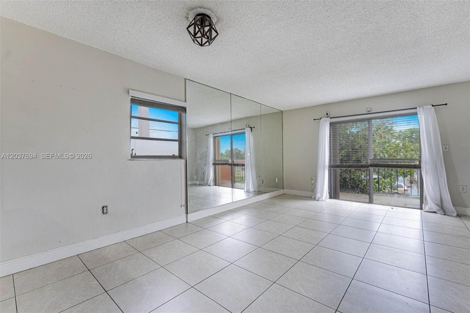 1100 W 35th St # 23, Hialeah, FL 33012 — zdjęcie 4