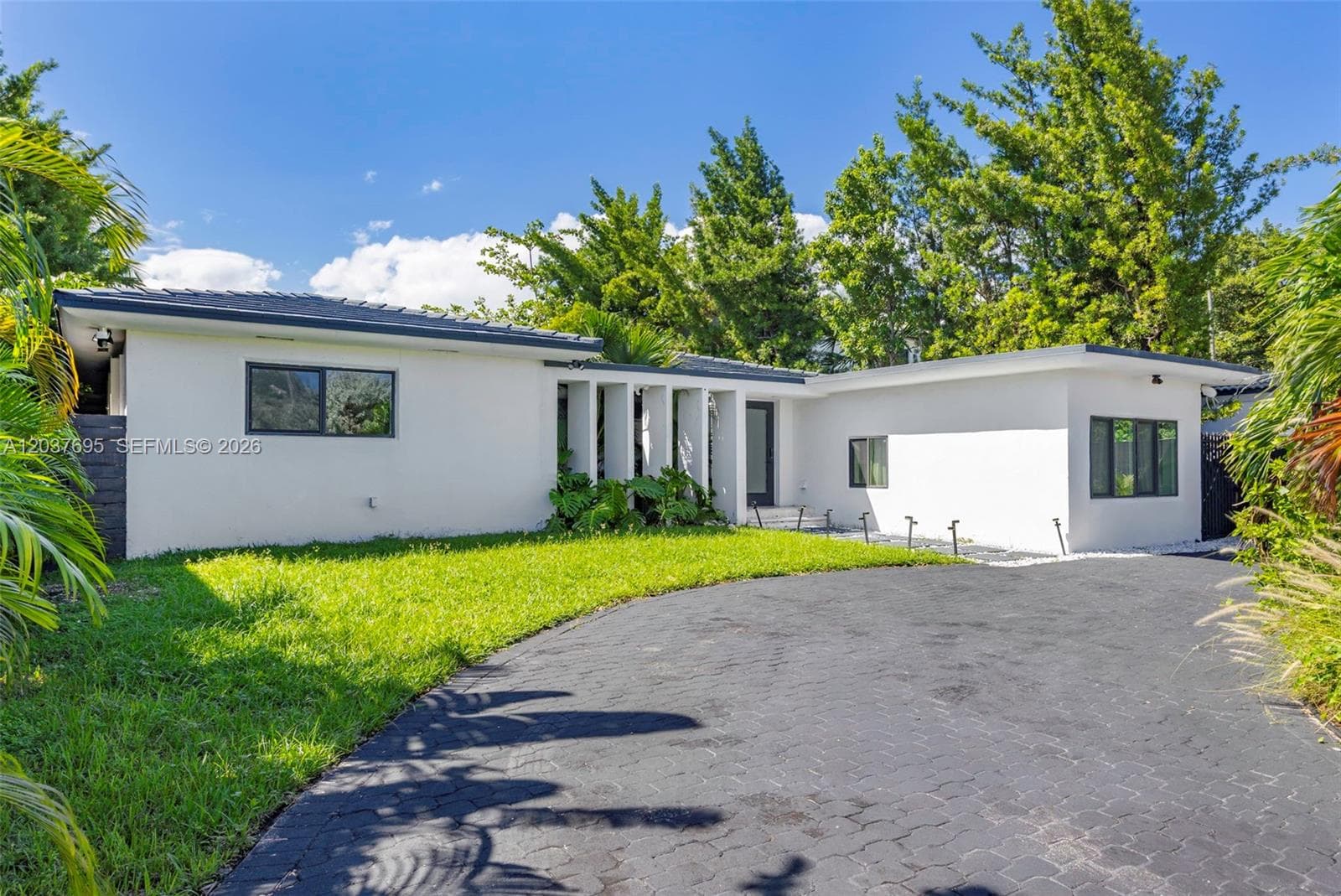 8220 Hawthorne Ave, Miami Beach, FL 33141 — zdjęcie 2