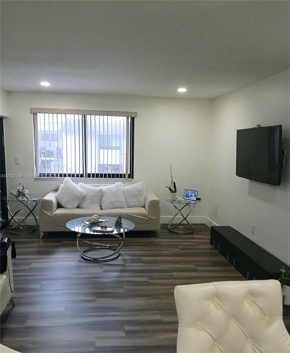 6365 W 27th Ct # 24-8, Hialeah, FL 33016 — zdjęcie 5