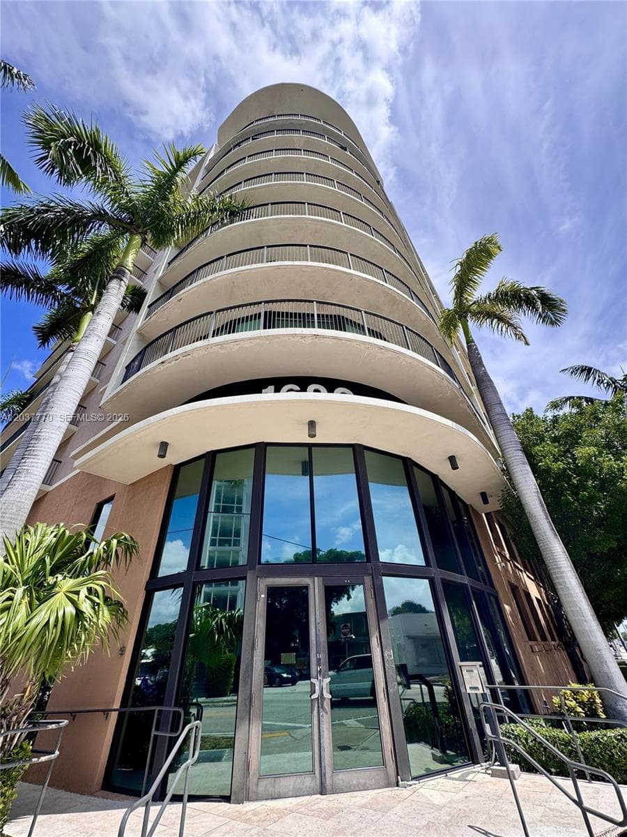 1690 SW 27th Ave # 502, Miami, FL 33145 — zdjęcie 2