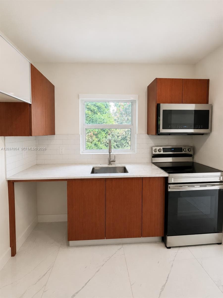 4240 SW 14th St, Miami, FL 33134 — zdjęcie 5