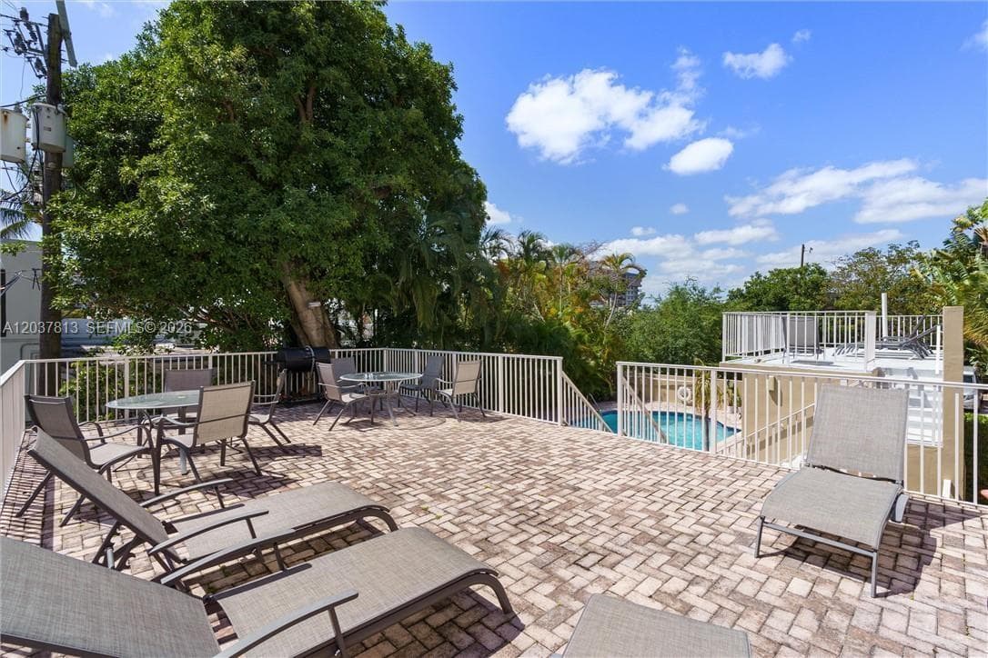 1050 SE 15th St # 202, Fort Lauderdale, FL 33316 — zdjęcie 2