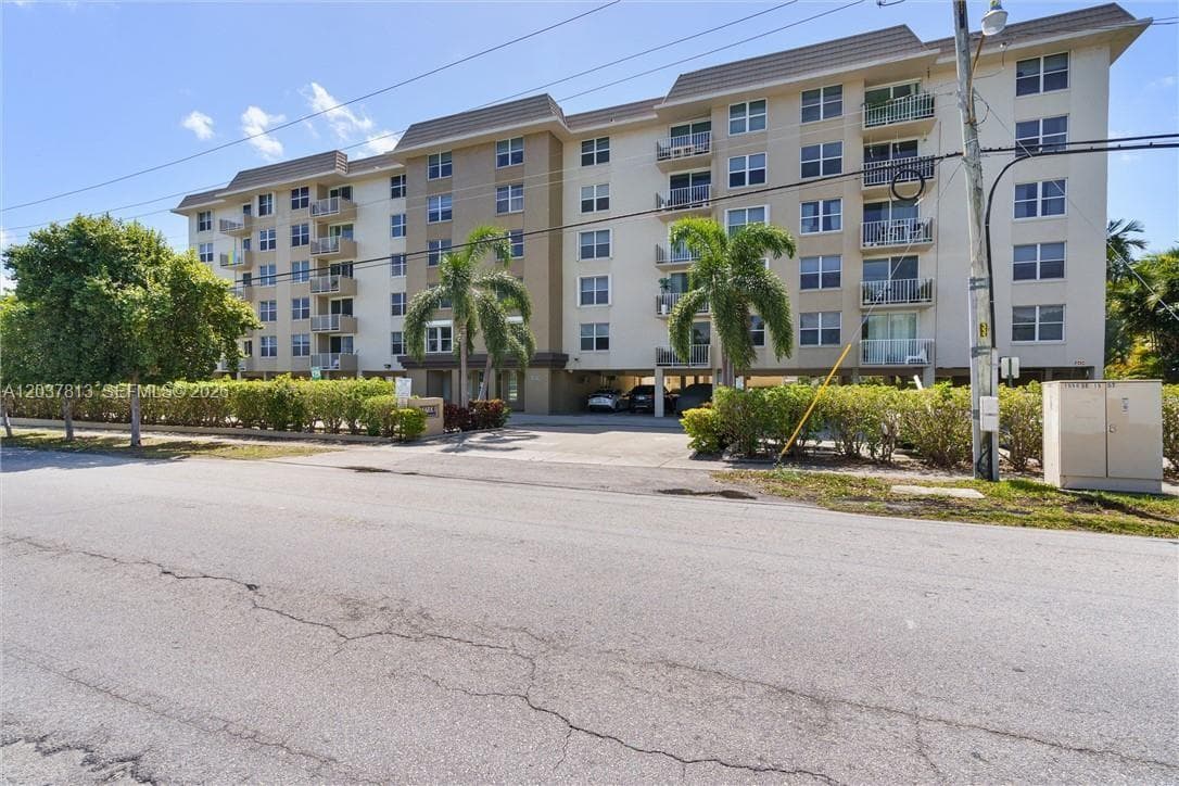 1050 SE 15th St # 202, Fort Lauderdale, FL 33316 — zdjęcie 3