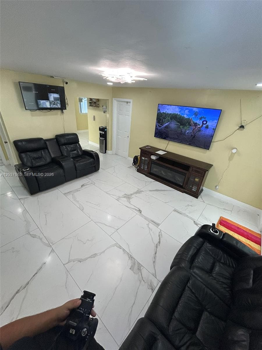 5157 NE 5th Ave # 1, Oakland Park, FL 33334 — zdjęcie 2