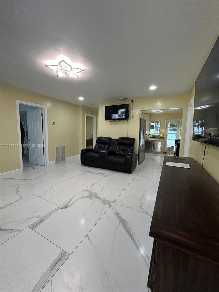 5157 NE 5th Ave # 1, Oakland Park, FL 33334 — zdjęcie 3