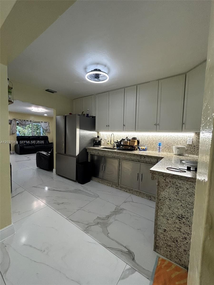 5157 NE 5th Ave # 1, Oakland Park, FL 33334 — zdjęcie 5