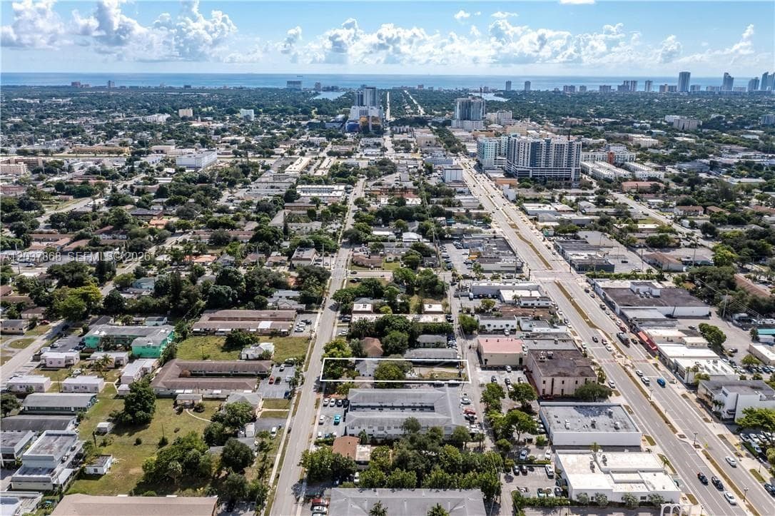 2434 Polk St, Hollywood, FL 33020 — zdjęcie 2