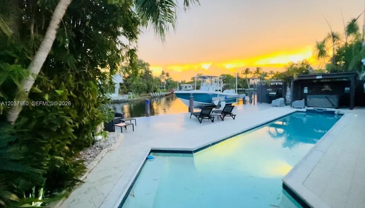 2100 NE 24th St, Wilton Manors, FL 33305 — zdjęcie 2
