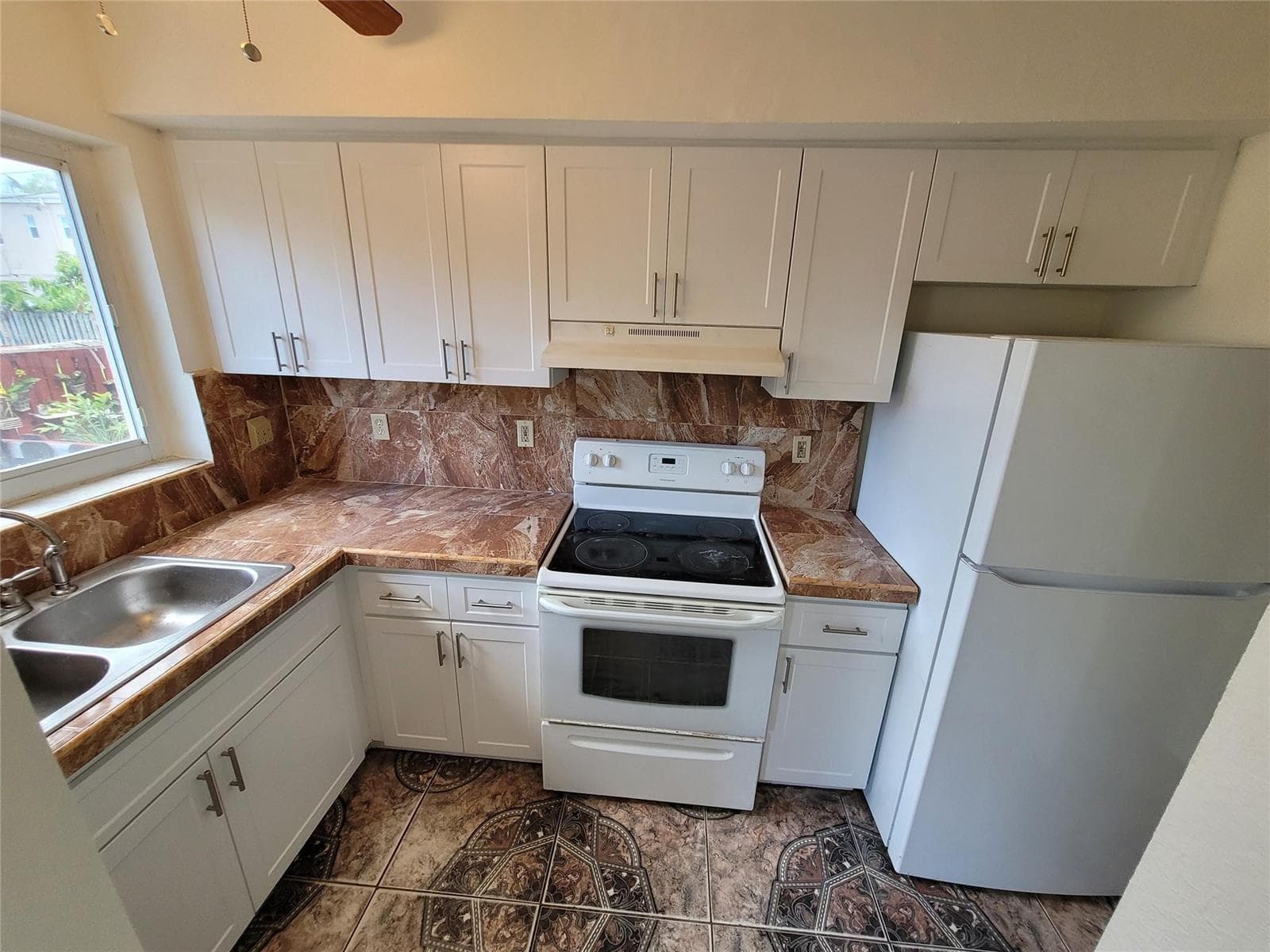 8451 NW 4th Avenue # 8451, Miami, FL 33150 — zdjęcie 3