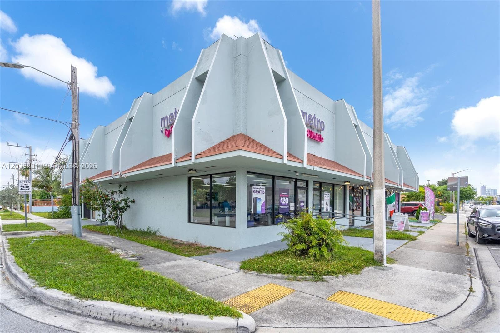1879 NW 7th St, Miami, FL 33125 — zdjęcie 2