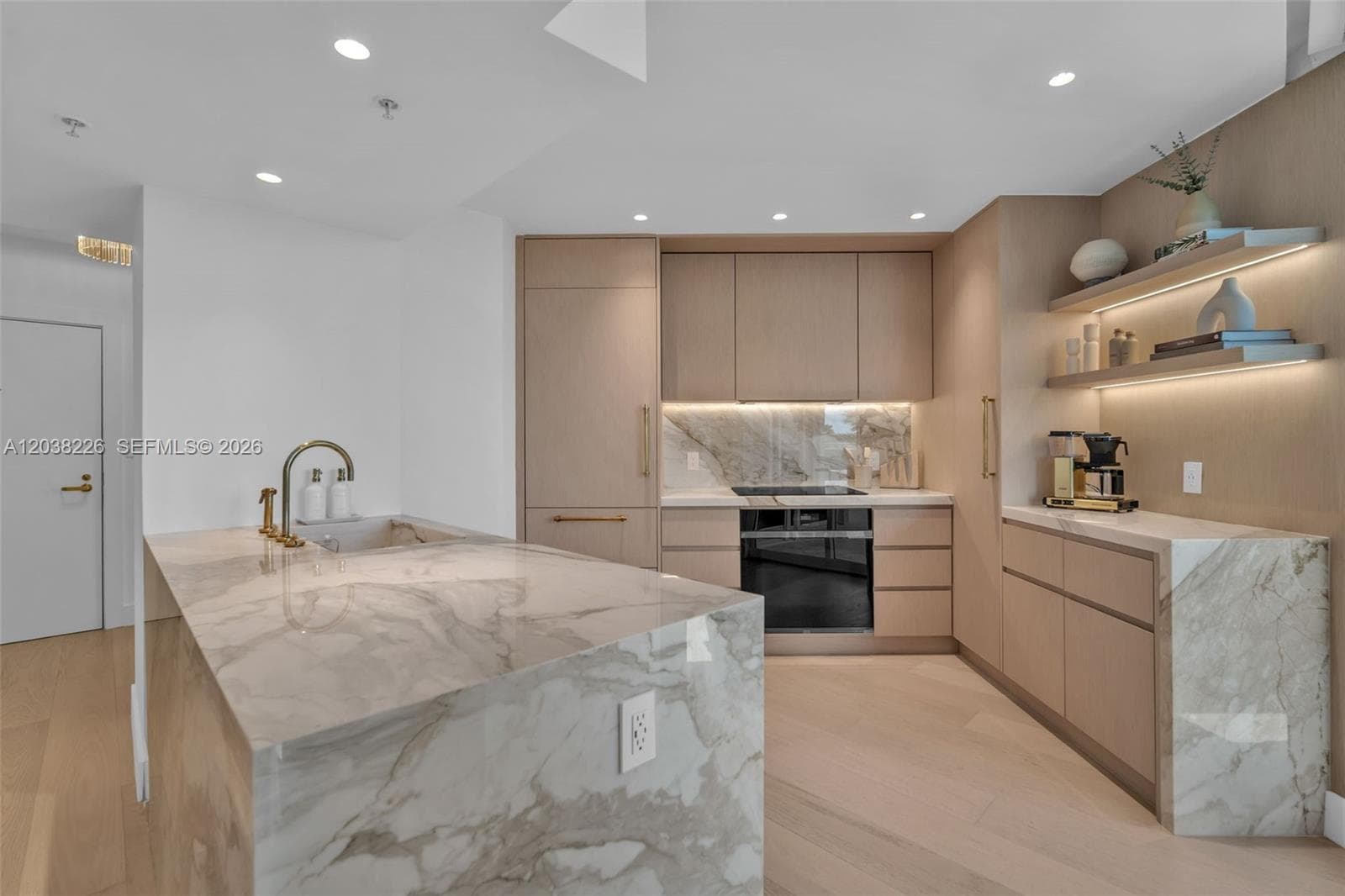 9201 Collins Ave (Remodel & Furniture) # 422, Surfside, FL 33154 — zdjęcie 3