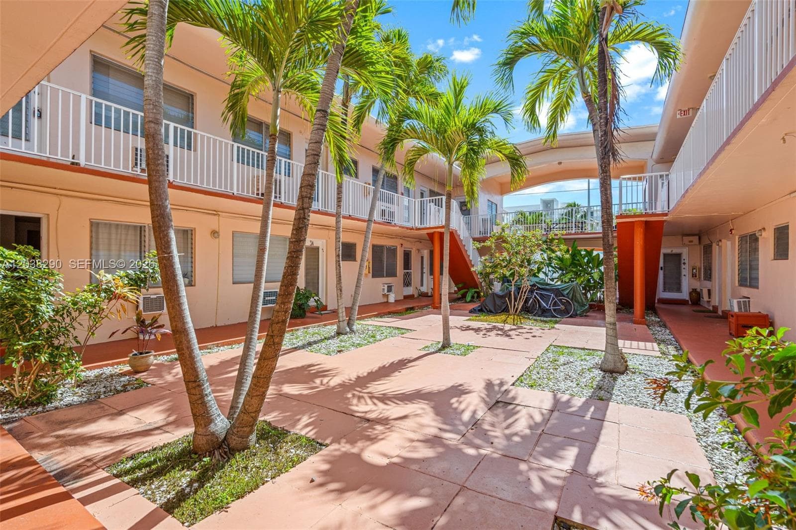 7840 Harding Ave # 3, Miami Beach, FL 33141 — zdjęcie 2