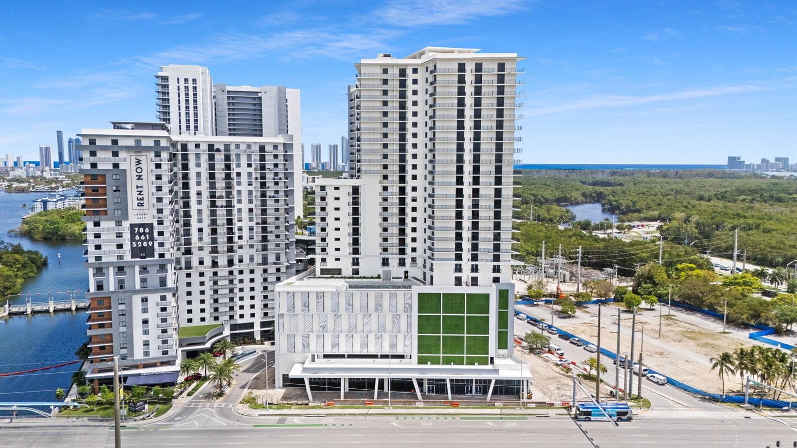 16375 Biscayne Boulevard, North Miami Beach, FL 33160 — zdjęcie 2