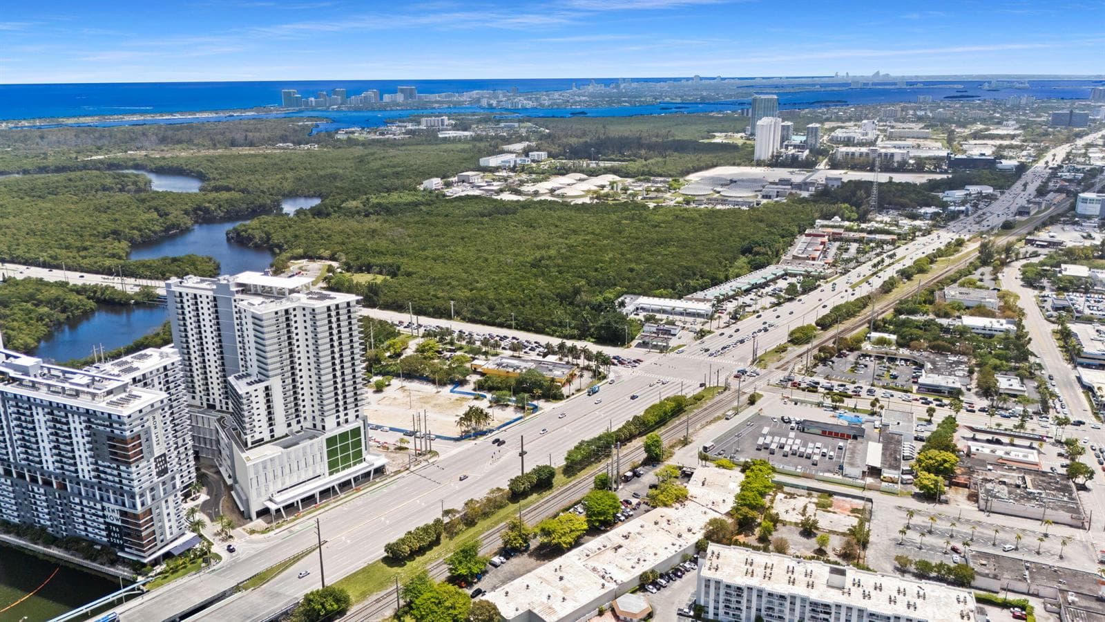 16375 Biscayne Boulevard, North Miami Beach, FL 33160 — zdjęcie 4