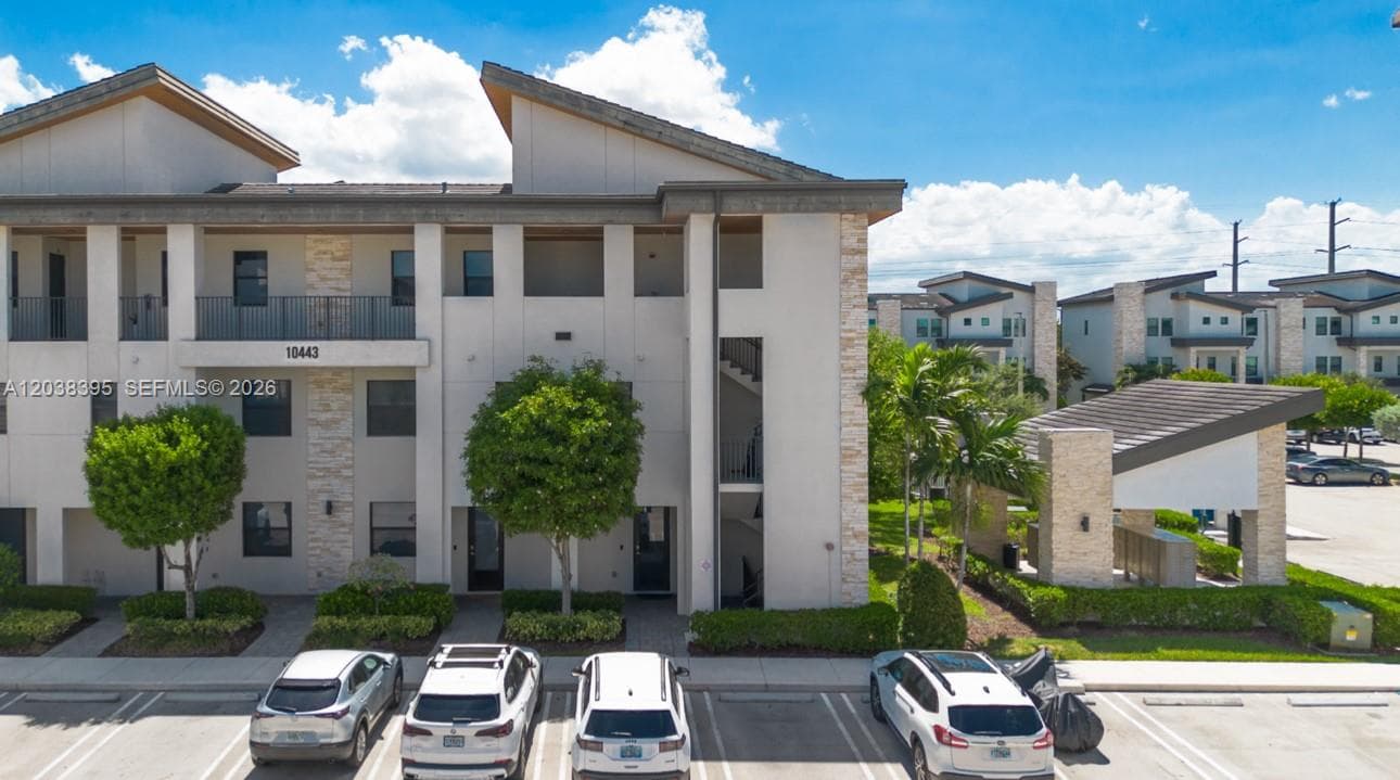 10443 NW 82nd St # 8, Doral, FL 33178 — zdjęcie 2
