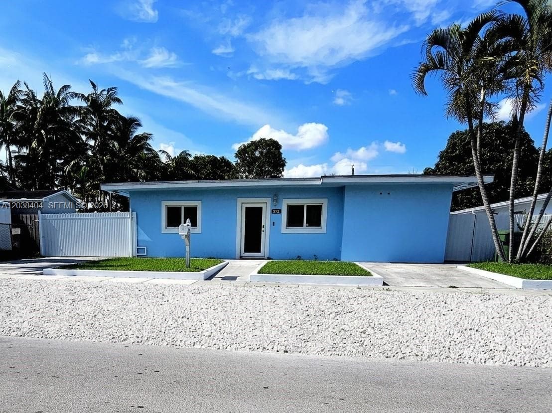 572 E 38th St, Hialeah, FL 33013 — zdjęcie 2