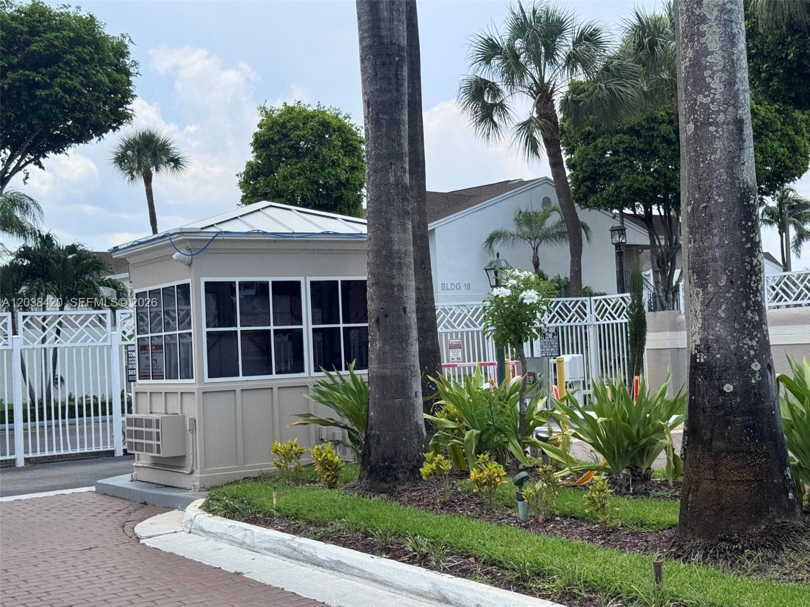 17425 NW 67th Pl # N-13, Hialeah, FL 33015 — zdjęcie 3