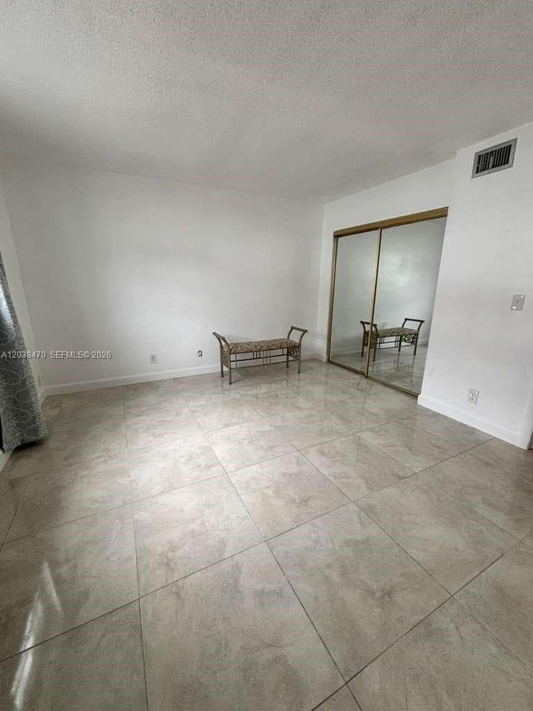 541 Blue Heron Dr # 215, Hallandale Beach, FL 33009 — zdjęcie 3