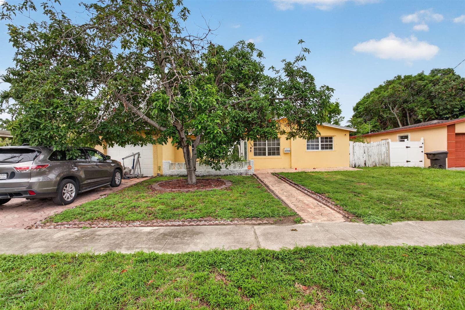 4390 NW 35th Avenue, Lauderdale Lakes, FL 33309 — zdjęcie 2