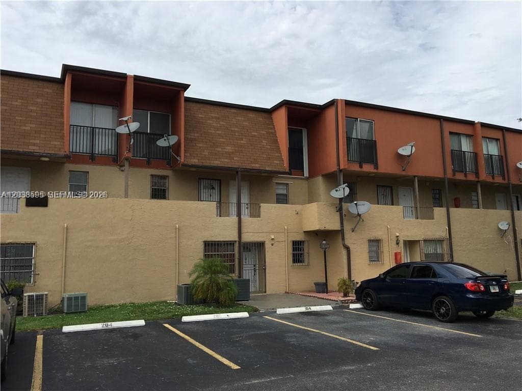 315 NW 109th Ave # 207, Miami, FL 33172 — zdjęcie 4