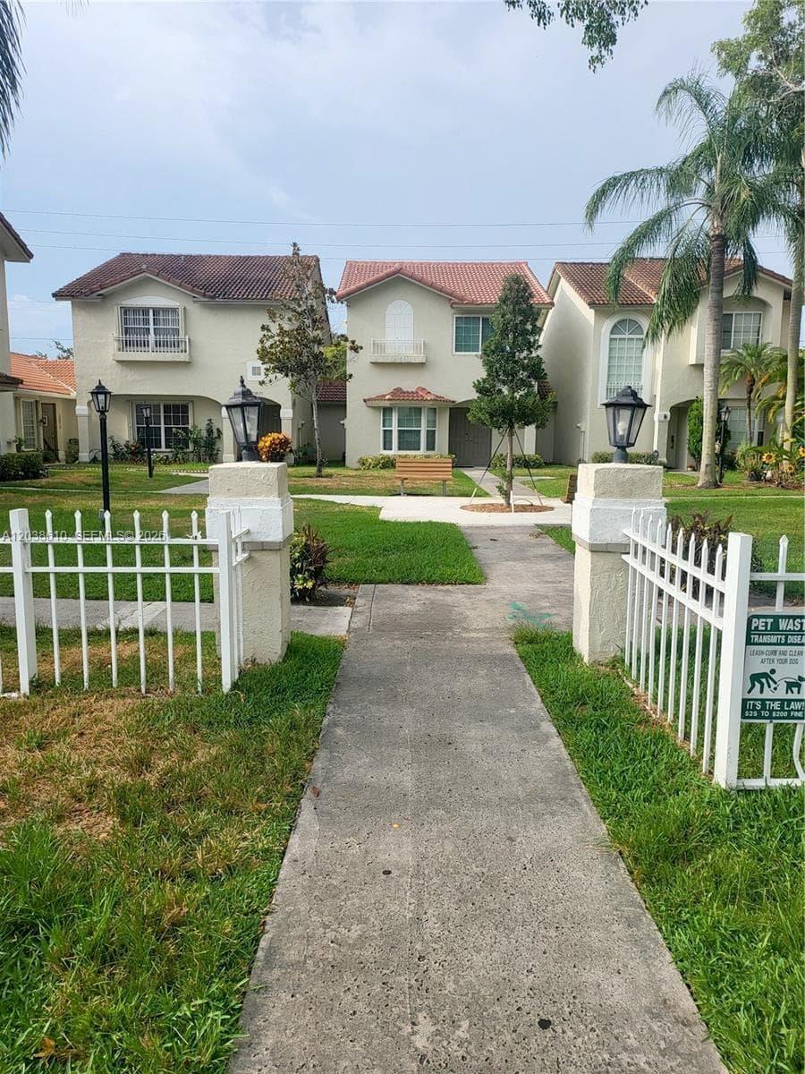 10877 NW 8th St, Pembroke Pines, FL 33026 — zdjęcie 3