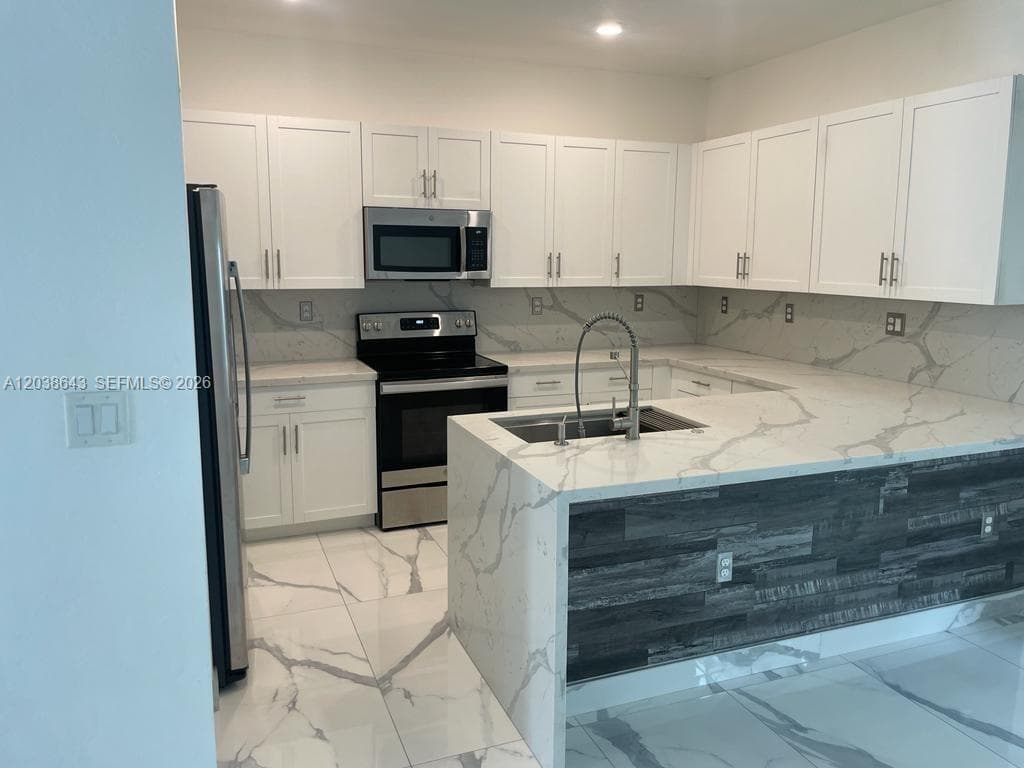 10557 W 32nd Ln, Hialeah, FL 33018 — zdjęcie 2
