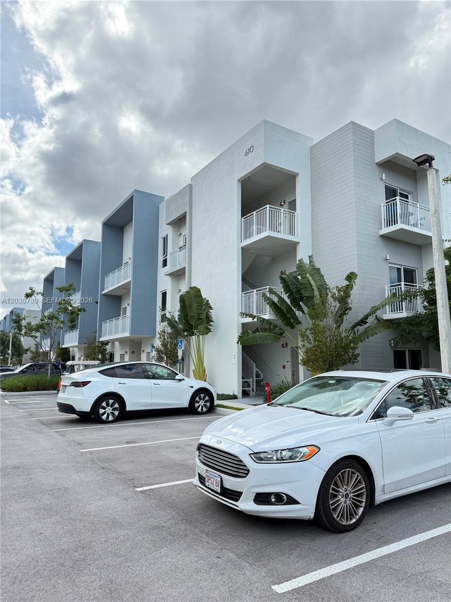 610 NE 2nd St # 301, Dania Beach, FL 33004 — zdjęcie 4