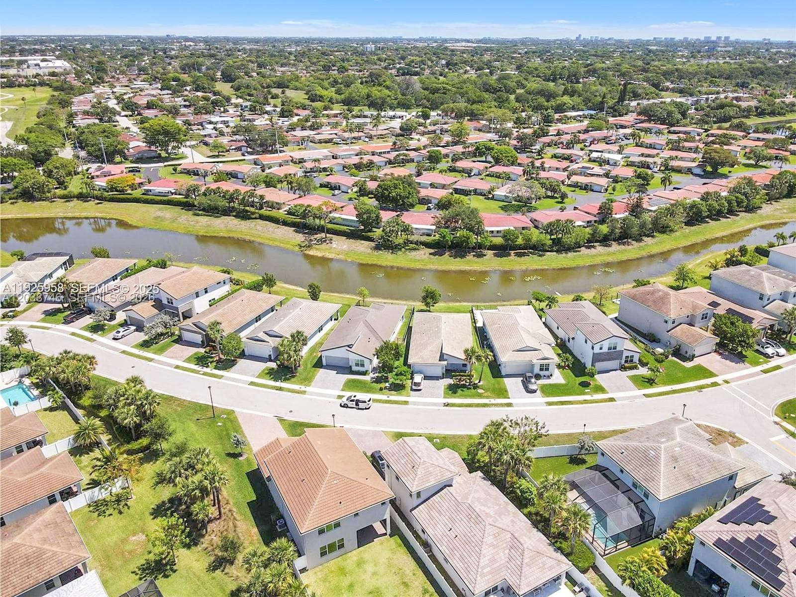 4242 Rosa Dr, Deerfield Beach, FL 33064 — zdjęcie 2