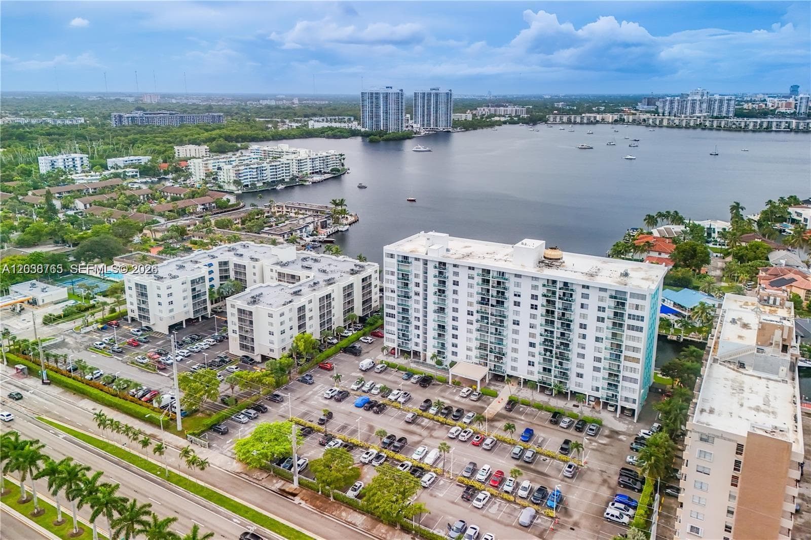 2841 NE 163rd St # 704, North Miami Beach, FL 33160 — zdjęcie 2