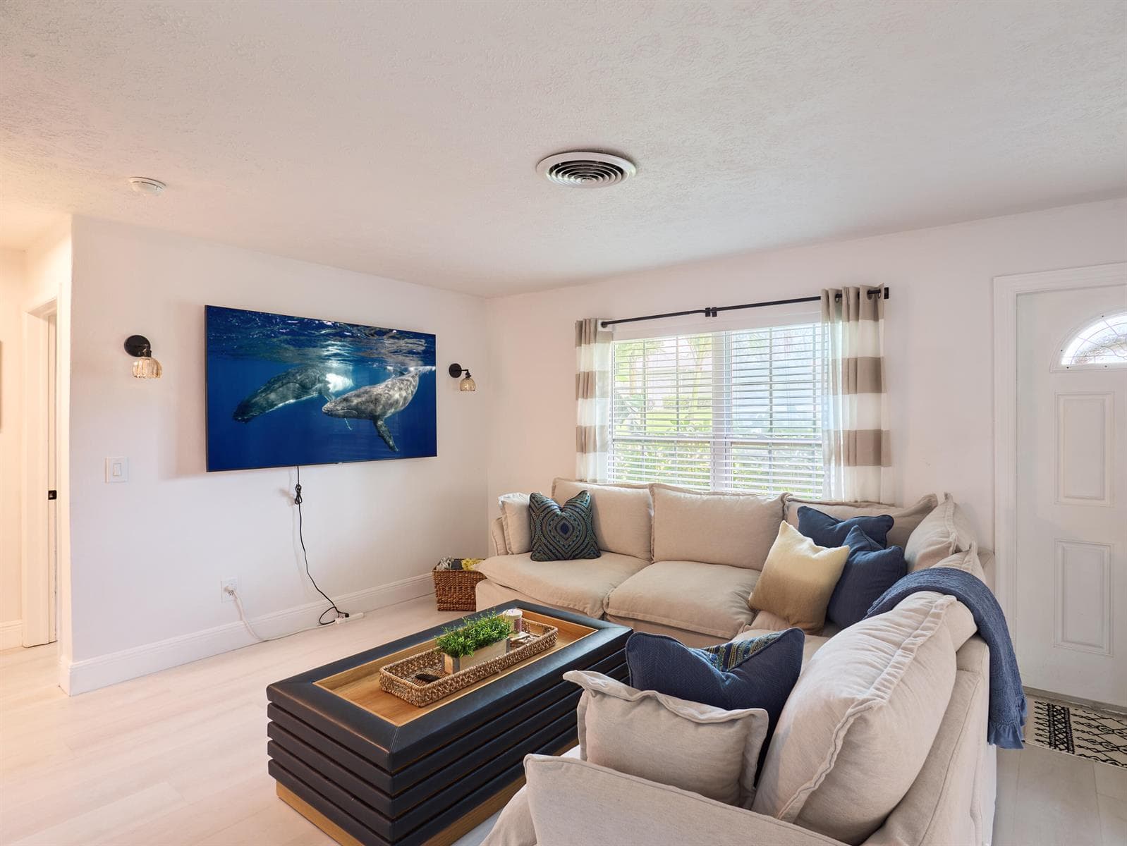 3743 NE Barbara Drive, Jensen Beach, FL 34957 — zdjęcie 2