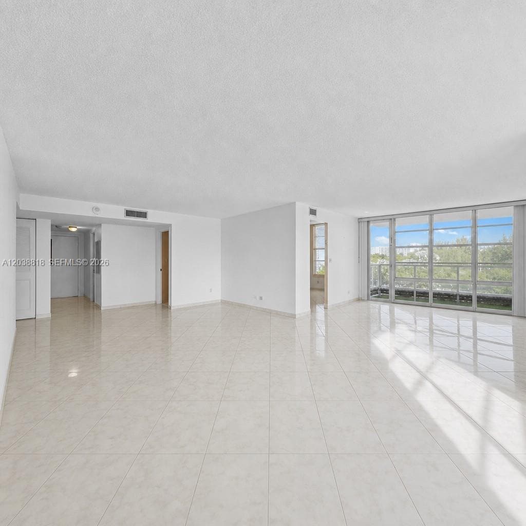 230 174th St # 404, Sunny Isles Beach, FL 33160 — zdjęcie 2