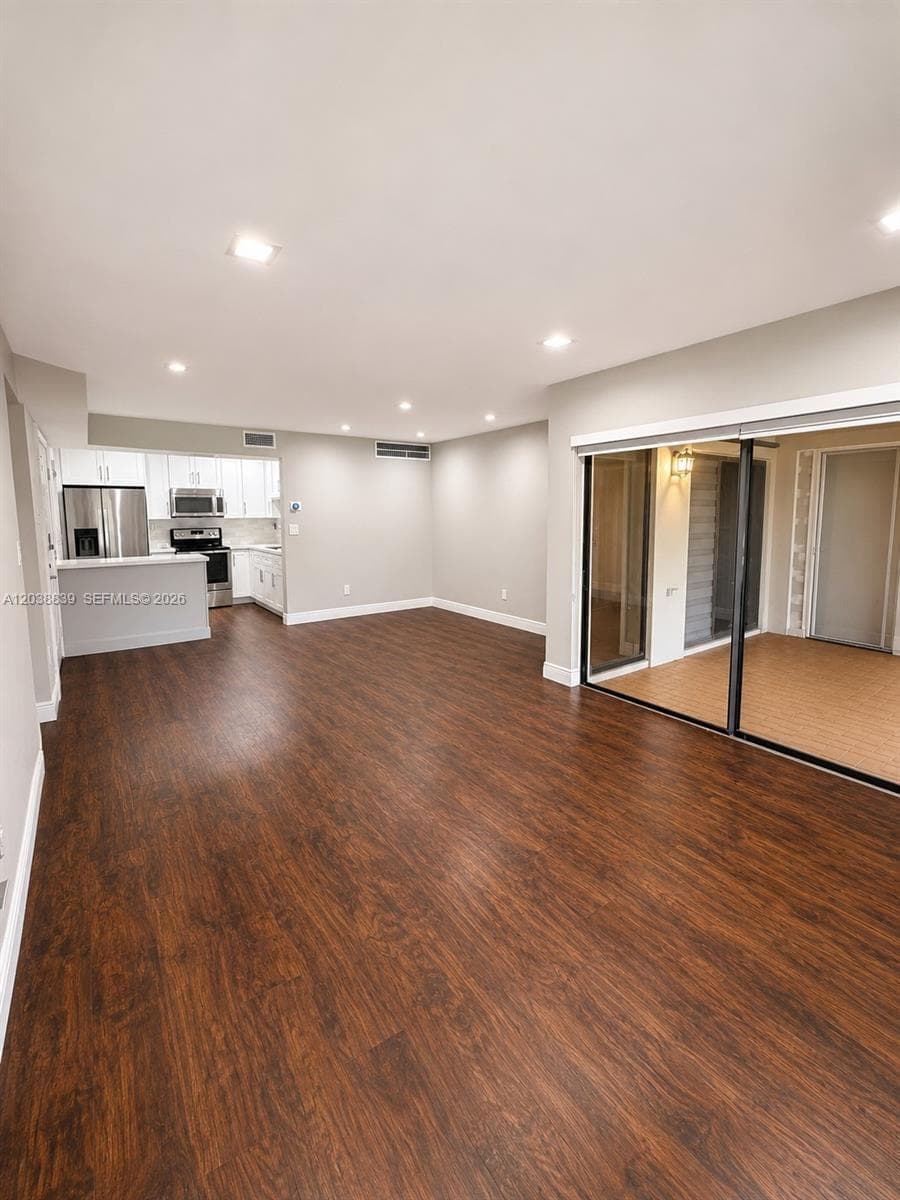 20005 NE 3rd Ct # 8, Miami, FL 33179 — zdjęcie 2