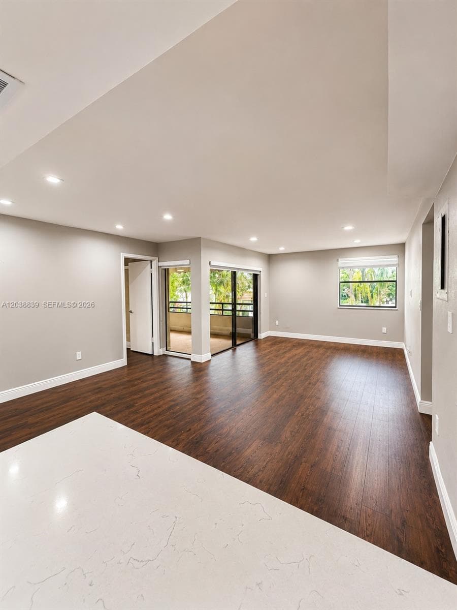 20005 NE 3rd Ct # 8, Miami, FL 33179 — zdjęcie 3