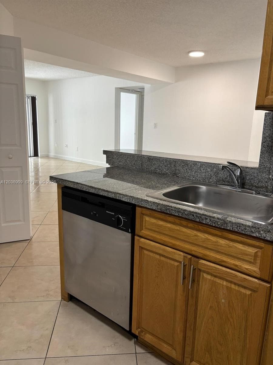 6276 NW 186th St # 204, Hialeah, FL 33015 — zdjęcie 3