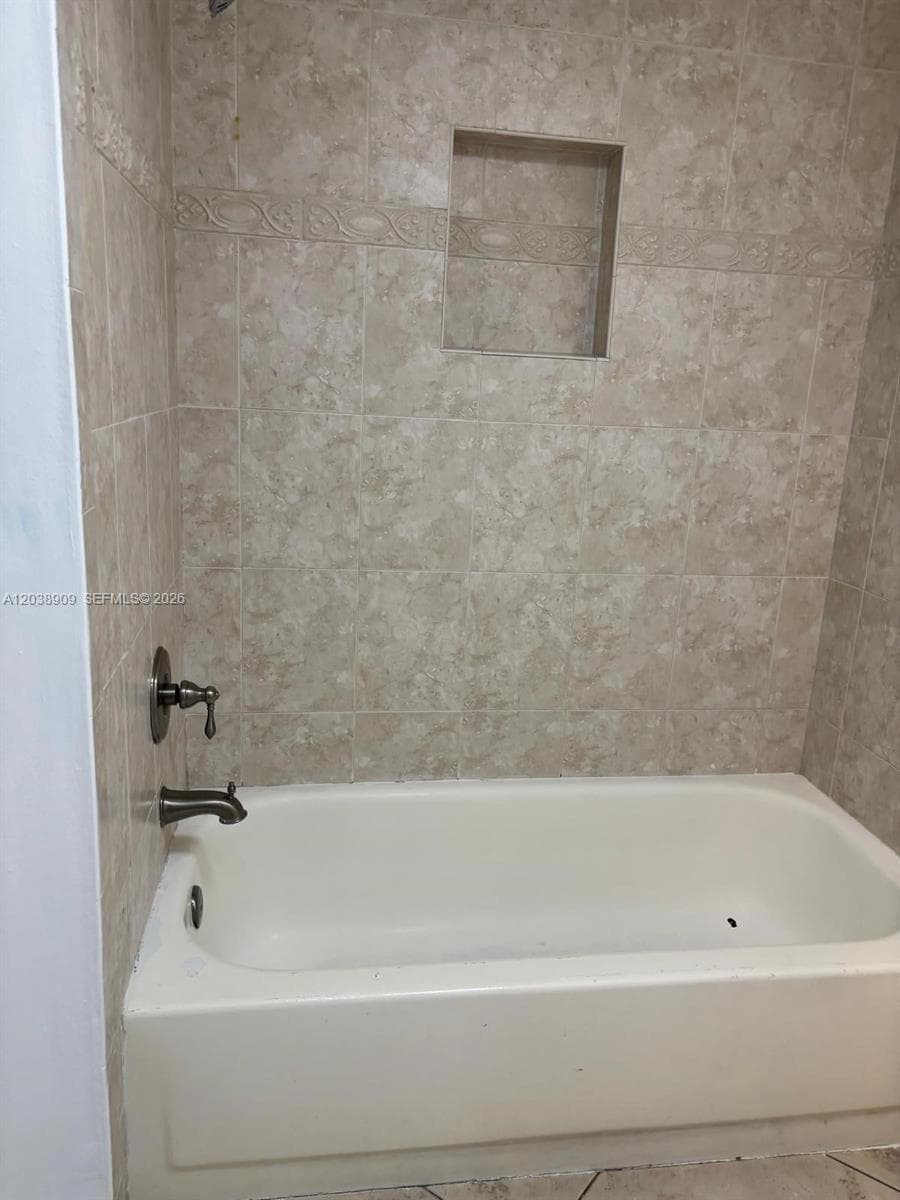 6276 NW 186th St # 204, Hialeah, FL 33015 — zdjęcie 5
