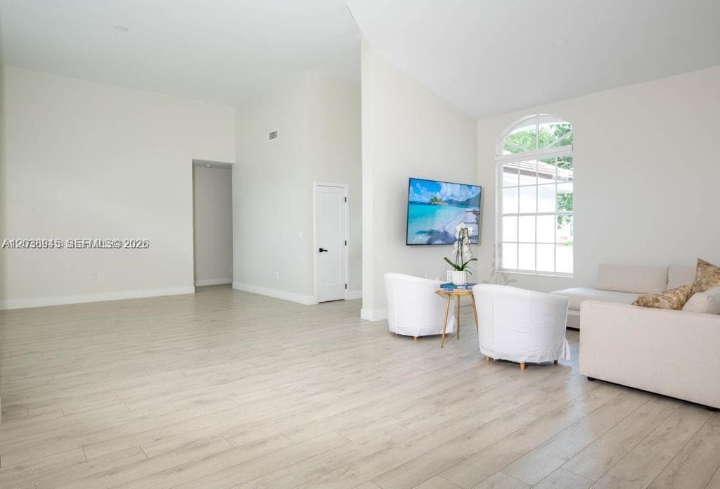 8325 NW 161st Ter, Miami Lakes, FL 33016 — zdjęcie 3