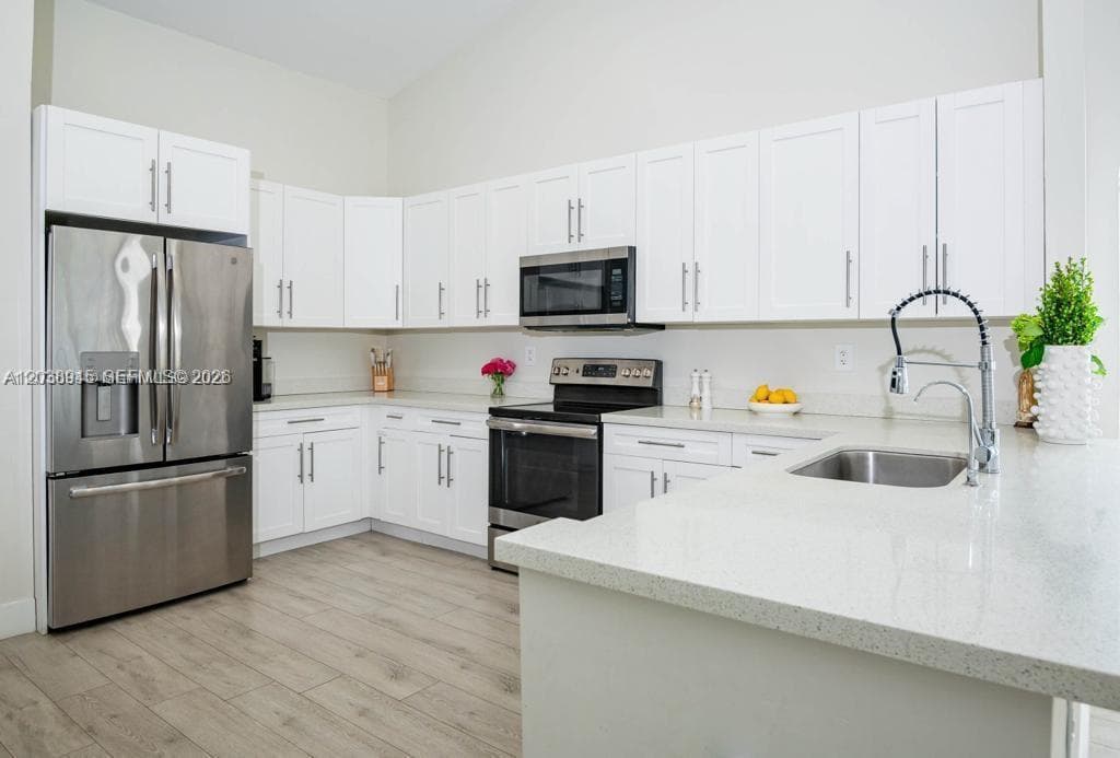 8325 NW 161st Ter, Miami Lakes, FL 33016 — zdjęcie 4