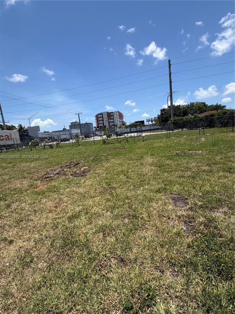810 NW 79th St, Miami, FL 33150 — zdjęcie 2