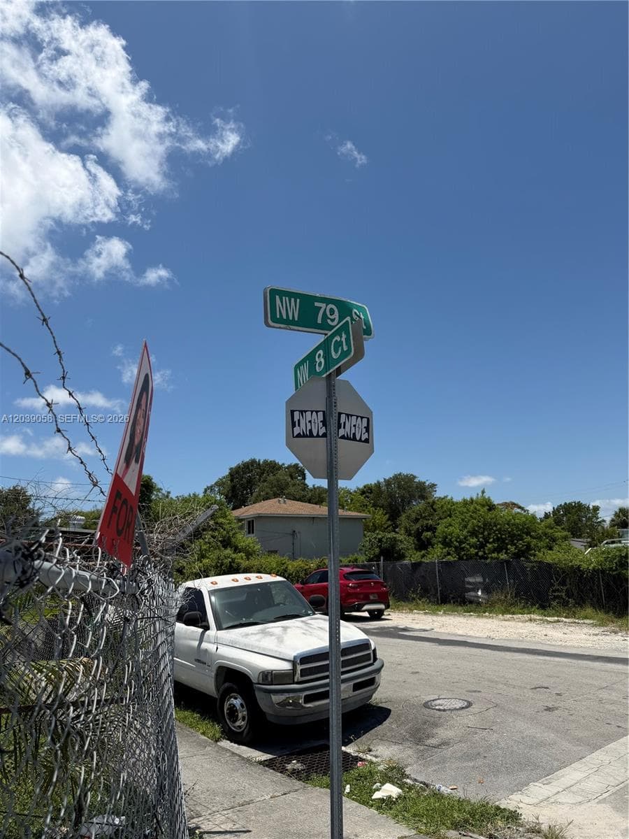810 NW 79th St, Miami, FL 33150 — zdjęcie 3