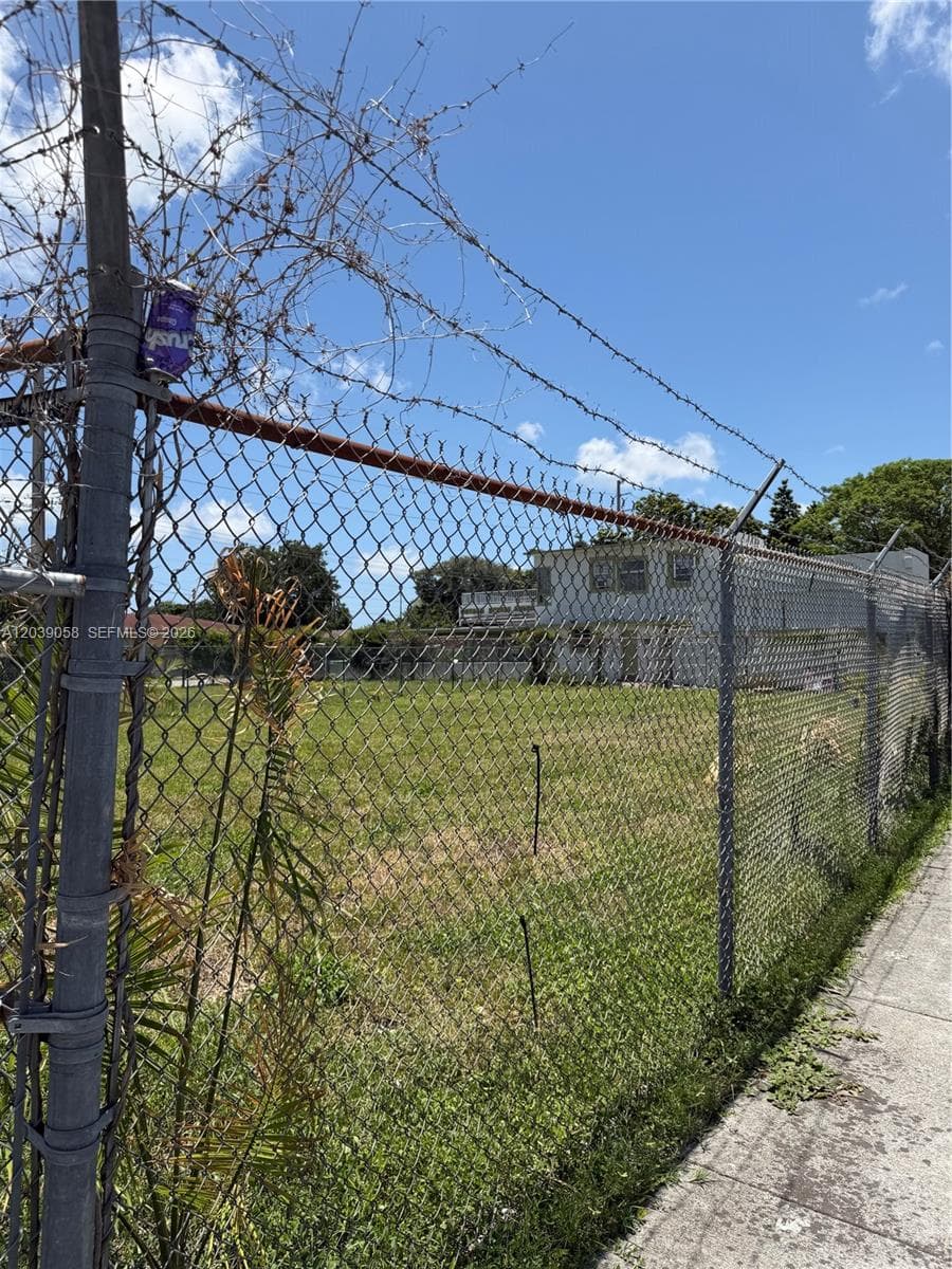 810 NW 79th St, Miami, FL 33150 — zdjęcie 5