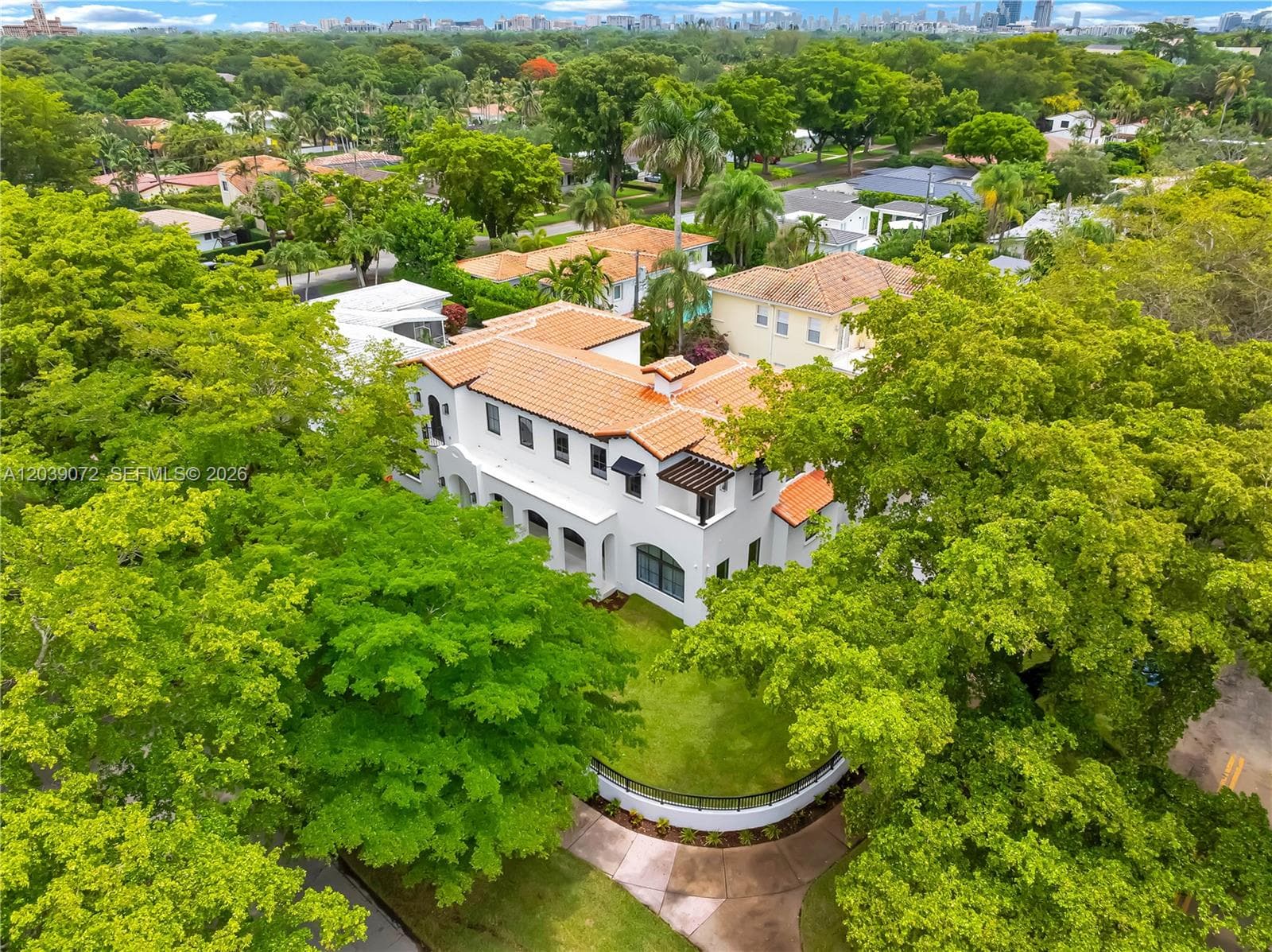 5111 Alhambra Cir, Coral Gables, FL 33146 — zdjęcie 3