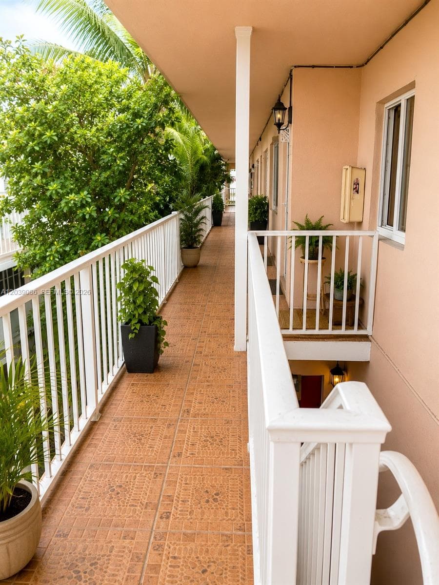 549 Meridian Ave # 12, Miami Beach, FL 33139