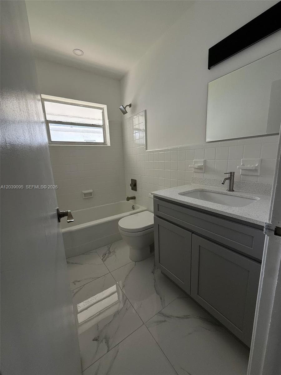 2191 NE 167th St # 1, North Miami Beach, FL 33162 — zdjęcie 3