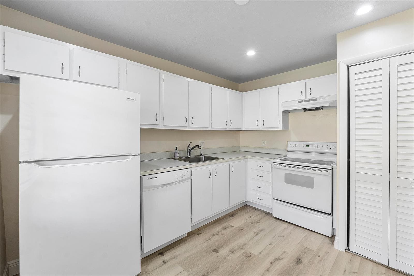 21542 Juego Circle # 27h, Boca Raton, FL 33433 — zdjęcie 4