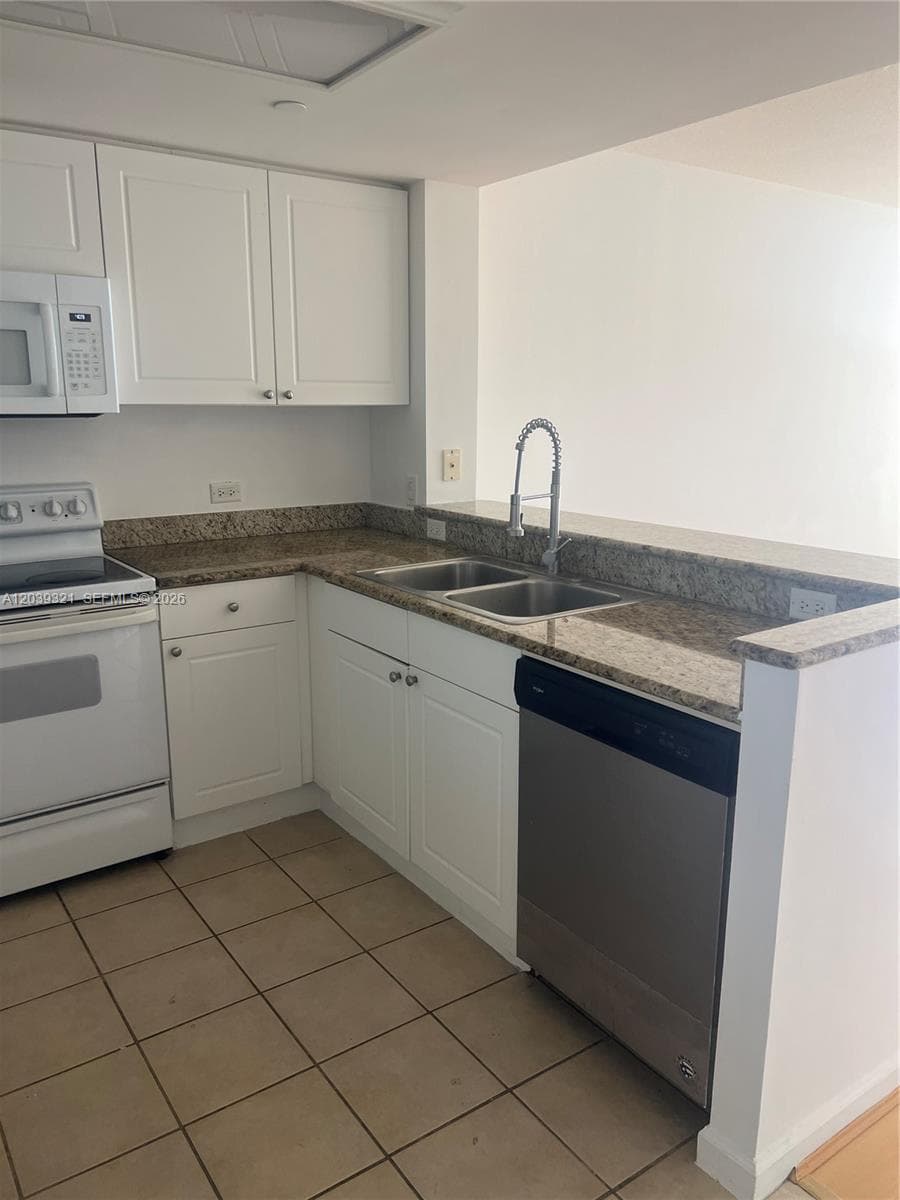19501 W Country Club Dr # 611, Aventura, FL 33180 — zdjęcie 2