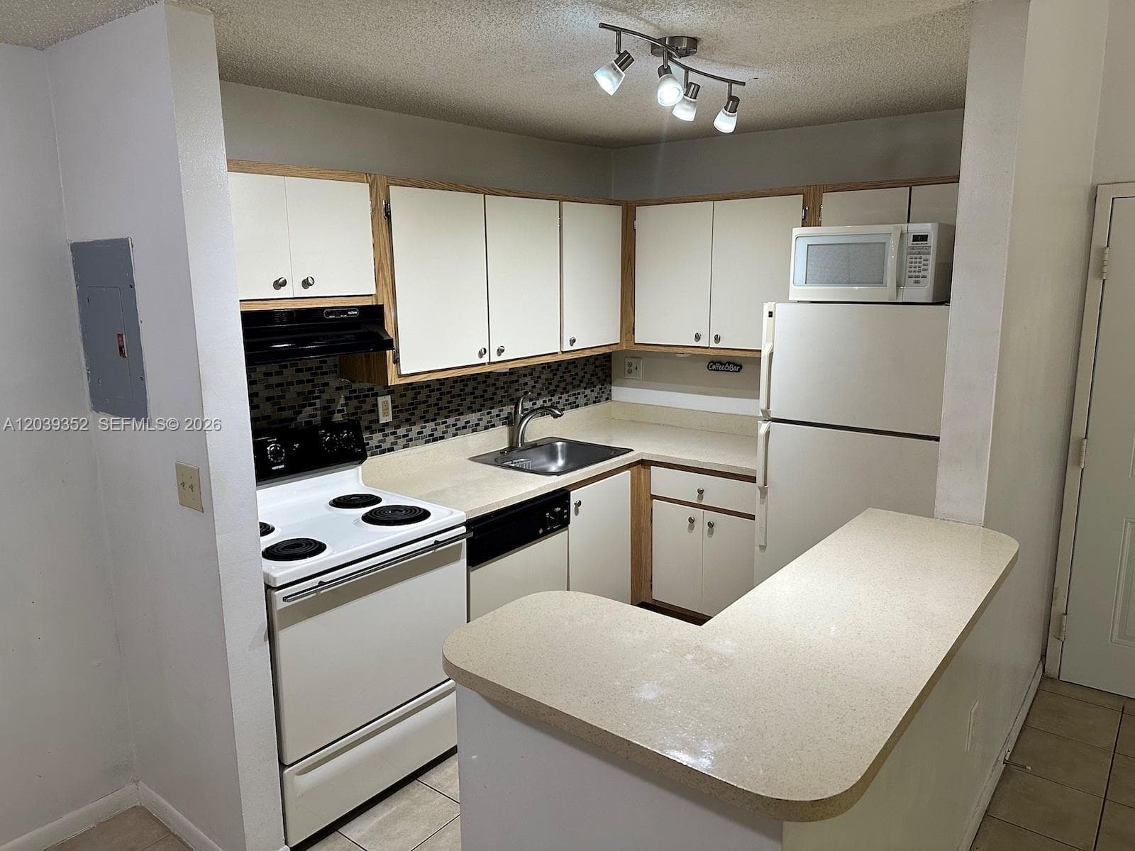 7200 NW 179th St # 311, Hialeah, FL 33015 — zdjęcie 3