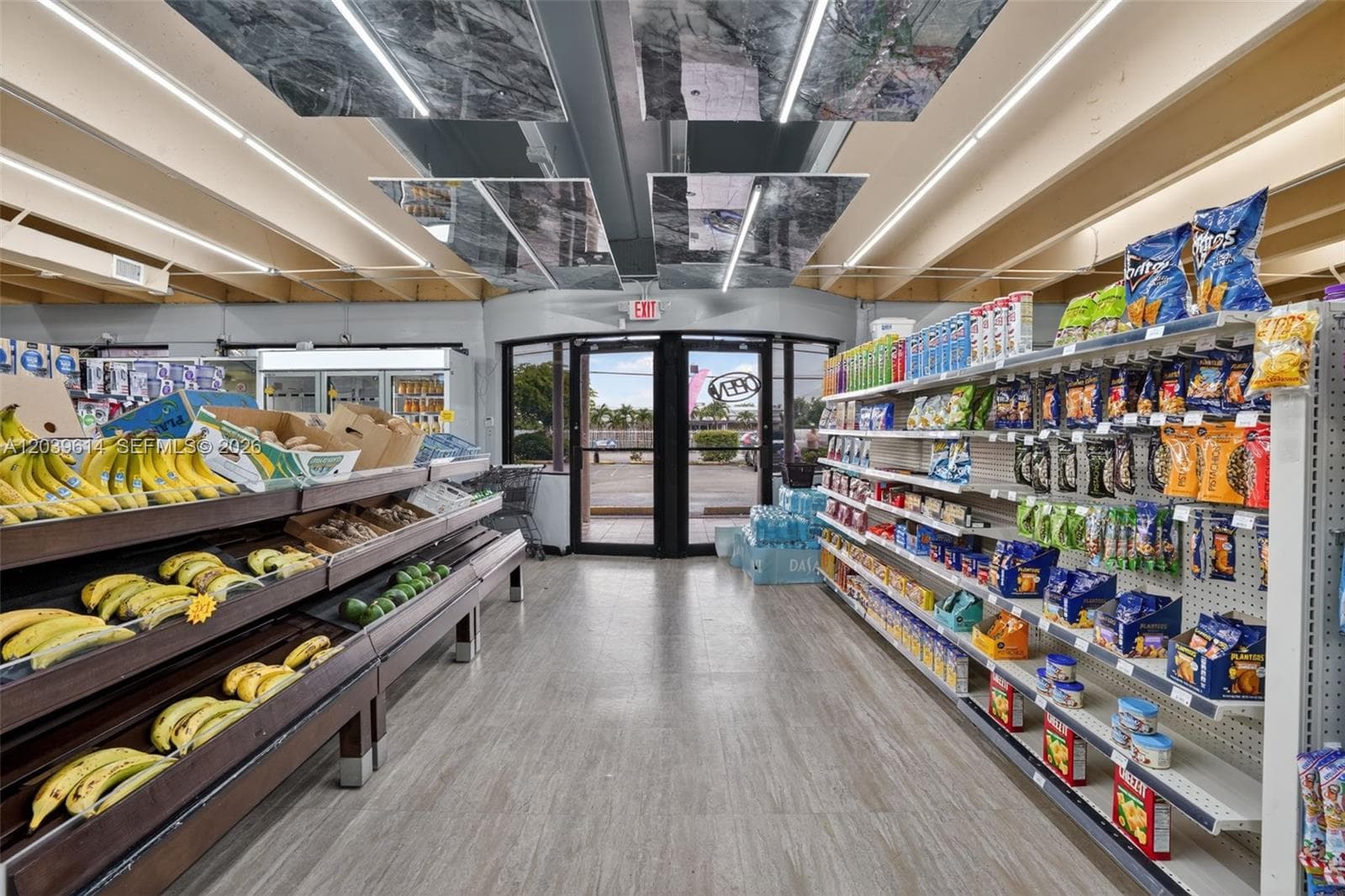 Turnkey Grocery, Convenience Store & Smoke Shop For Sale In Hialeah, Hialeah, FL 33012 — zdjęcie 3