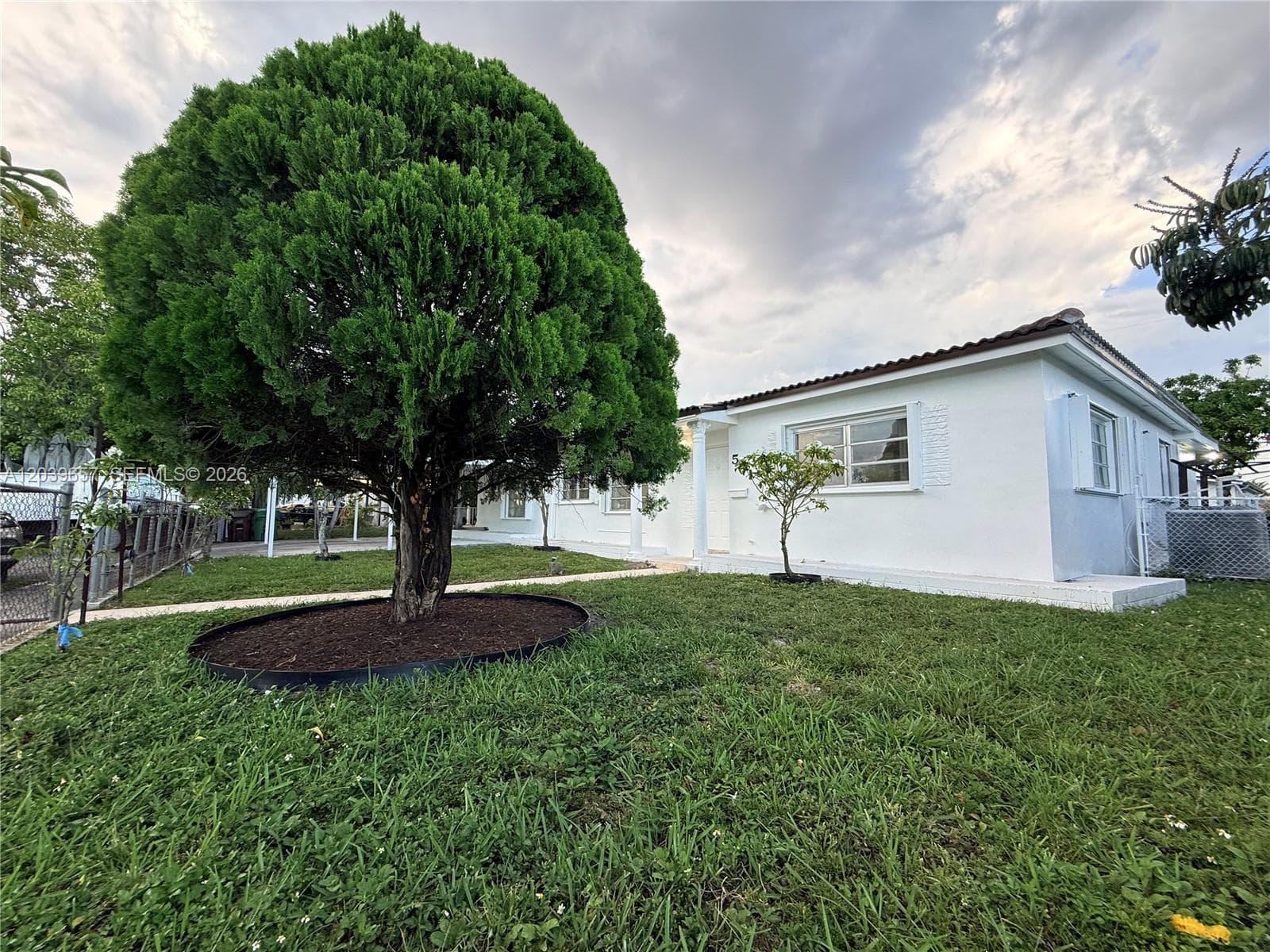 561 W 39th St # n/a, Hialeah, FL 33012 — zdjęcie 4