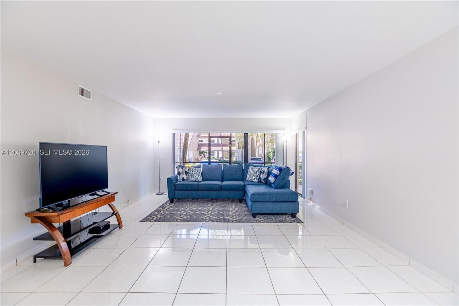 601 Ives Dairy Rd # 101-8, Miami, FL 33179 — zdjęcie 2