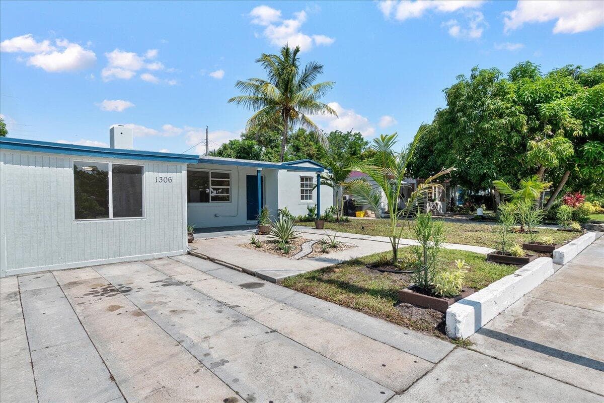 1306 S C Terrace, FL 33460 — zdjęcie 2